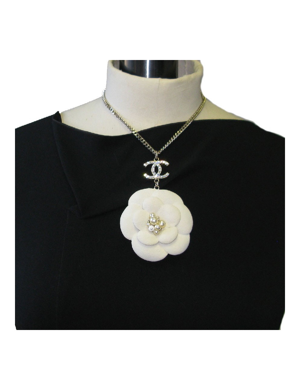 CHANEL necklace in gilded chain and white camellia pendant