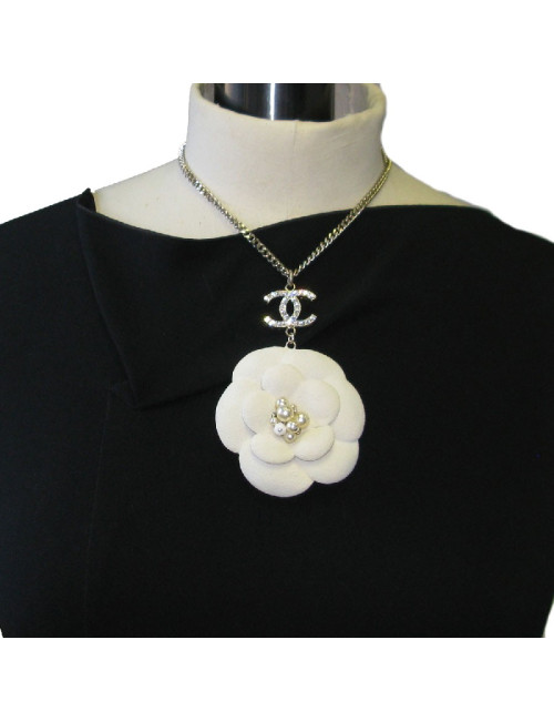 CHANEL necklace in gilded chain and white camellia pendant