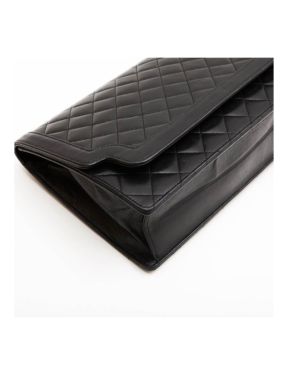 CHANEL vintage clutch in black quilted leather