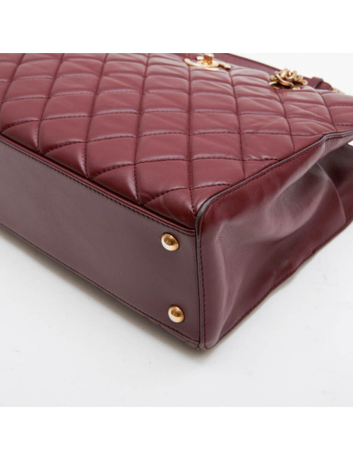 CHANEL tote bag in burgundy quilted leather