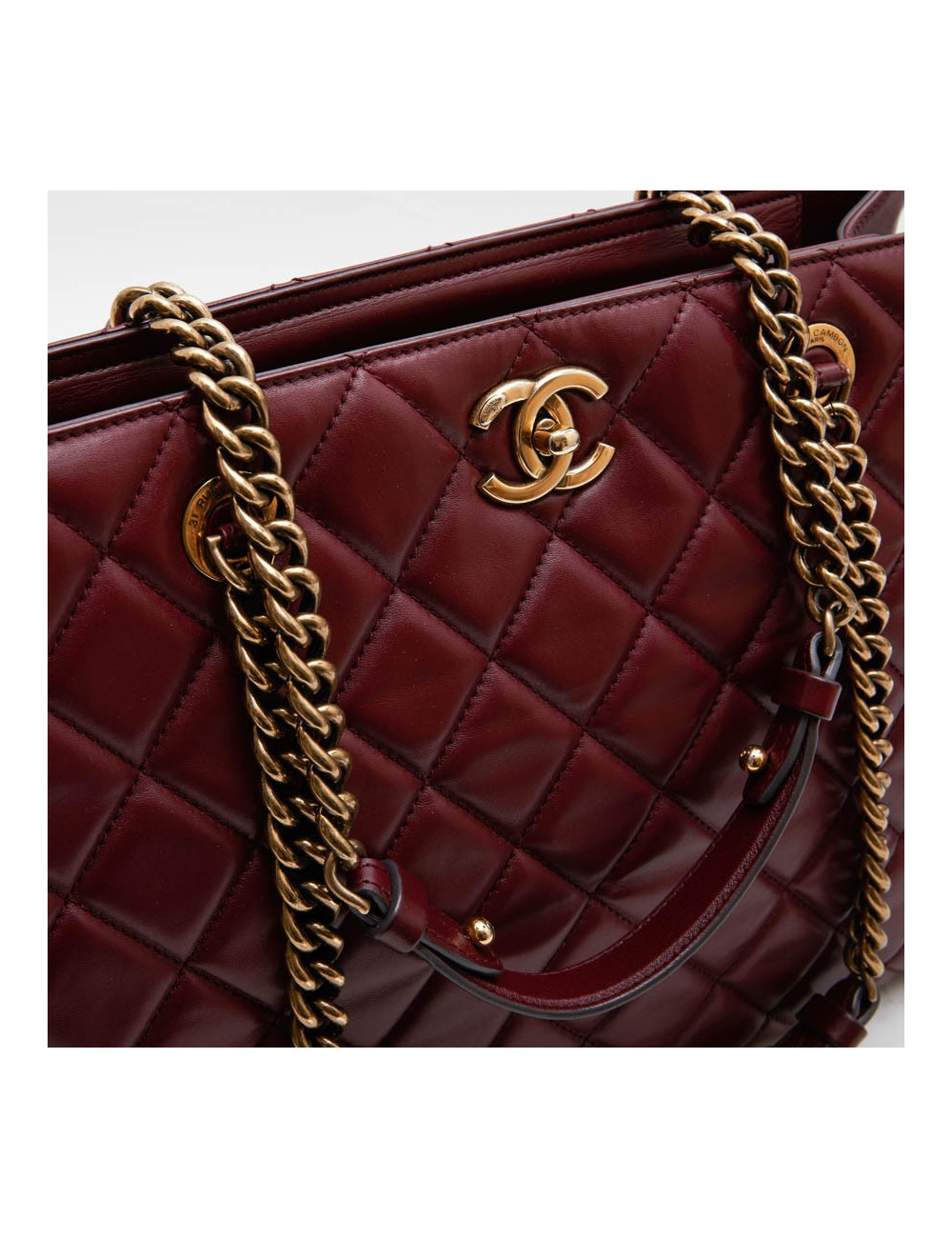 CHANEL tote bag in burgundy quilted leather