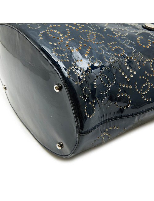 CHANEL bag in perforated navy blue patent leather