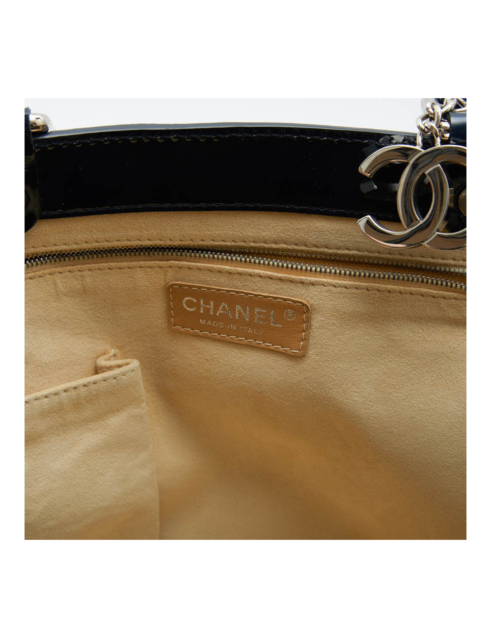 CHANEL bag in perforated navy blue patent leather