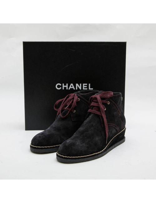 Boots CHANEL T37,5 veau velours violet foncé