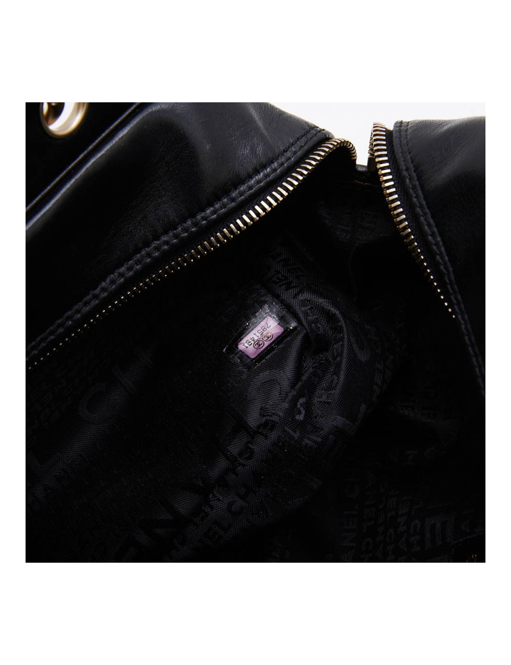 Sac cabas CHANEL cuir matelassé noir