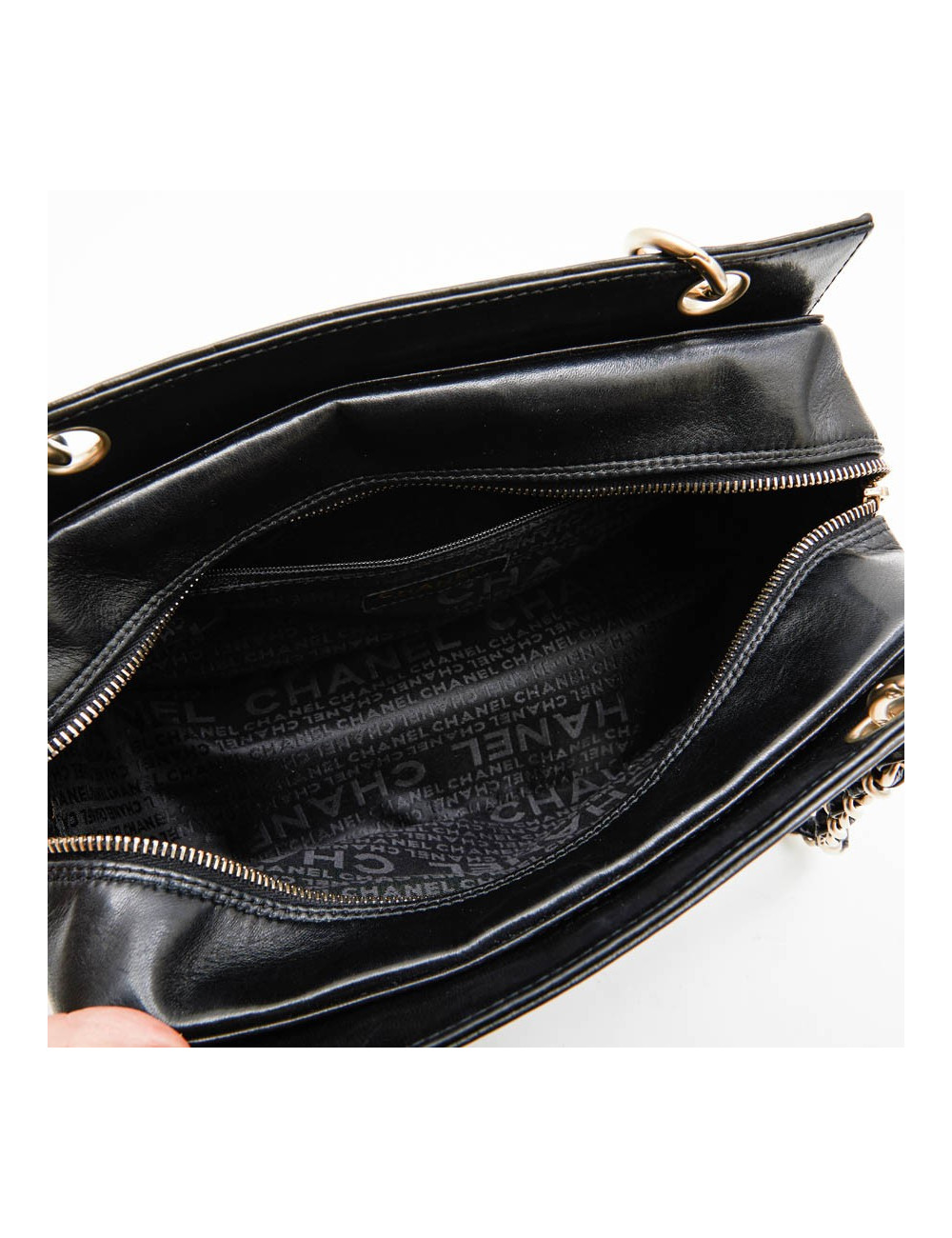 CHANEL tote bag in black quilted leather