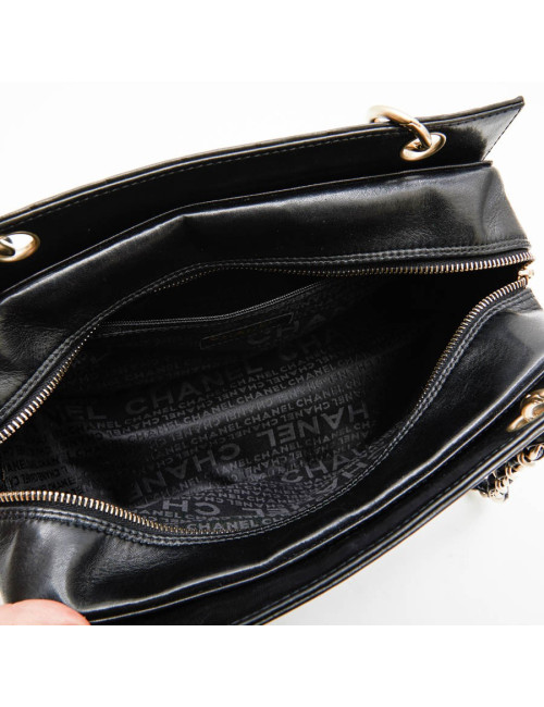 CHANEL tote bag in black quilted leather