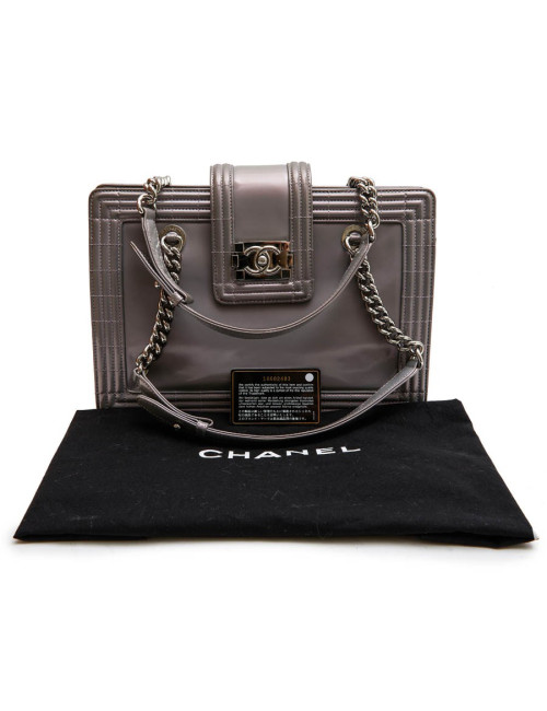 Sac "Boy" GM CHANEL cuir verni gris à reflets mauve