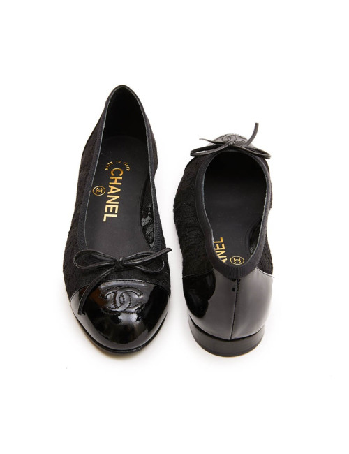 Ballerines T 34 CHANEL en dentelle et cuir noir