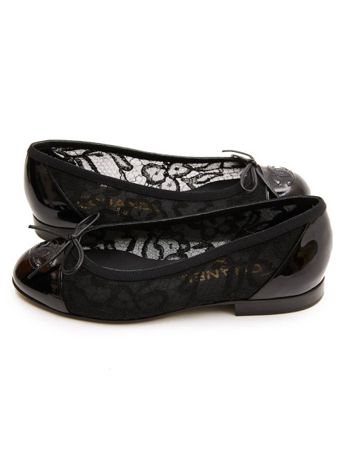 CHANEL ballerians size 34FR in lace and black patent leather
