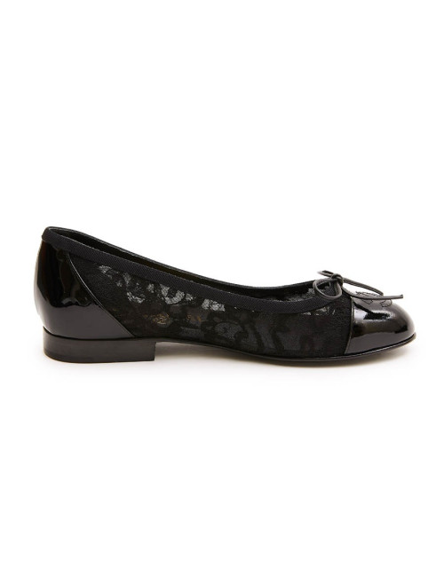 CHANEL ballerians size 34FR in lace and black patent leather