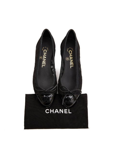 CHANEL ballerians size 34FR in lace and black patent leather