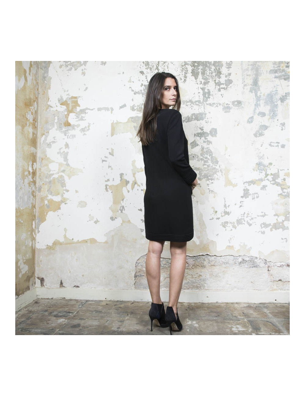 CHANEL T 38 in black wool jersey