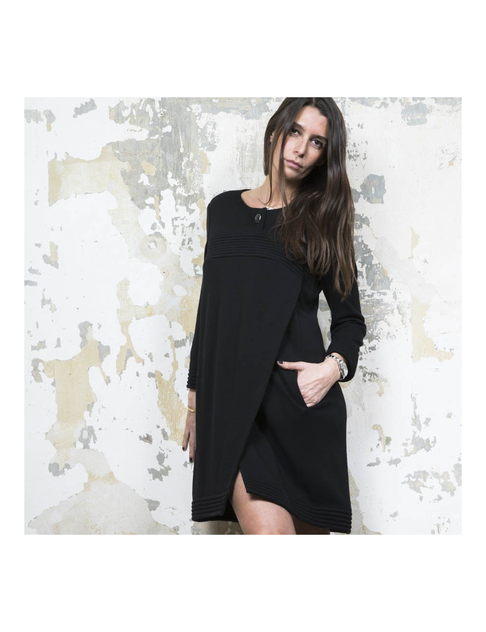 CHANEL T 38 in black wool jersey