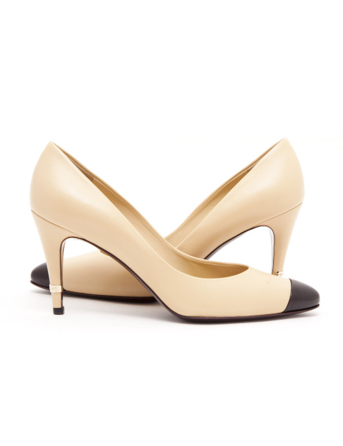 Escarpins CHANEL T 38.5  cuir d'agneau beige et noir bicolores