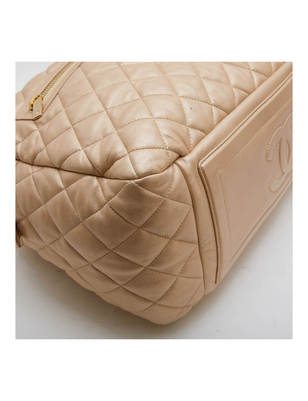  CHANEL 'Cocoon' bag in gold quilted leather