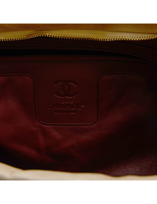  CHANEL 'Cocoon' bag in gold quilted leather