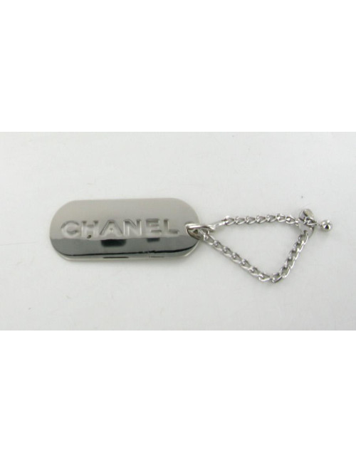 Porte clés CHANEL en métal argenté