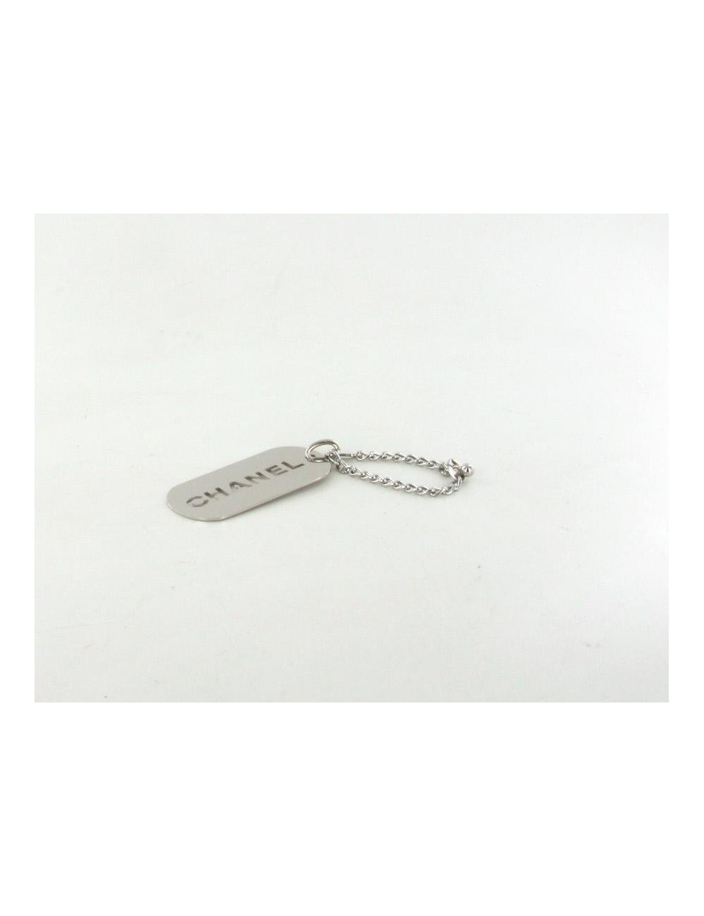 Porte clés CHANEL en métal argenté