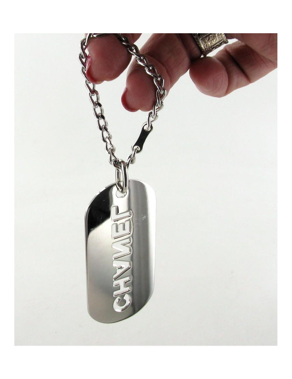 Porte clés CHANEL en métal argenté