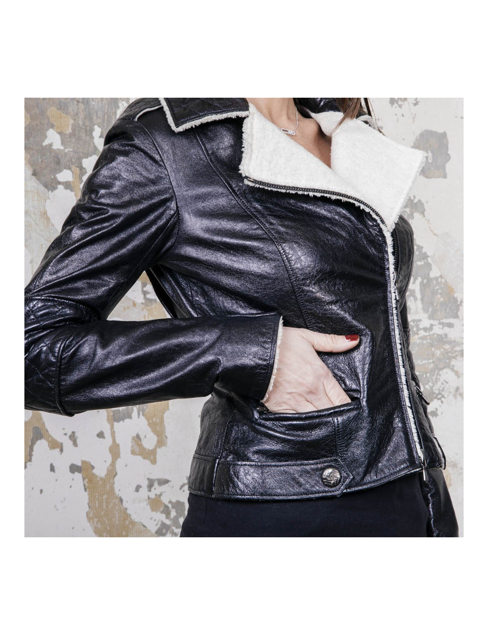 Perfecto  t 34 CHANEL cuir noir