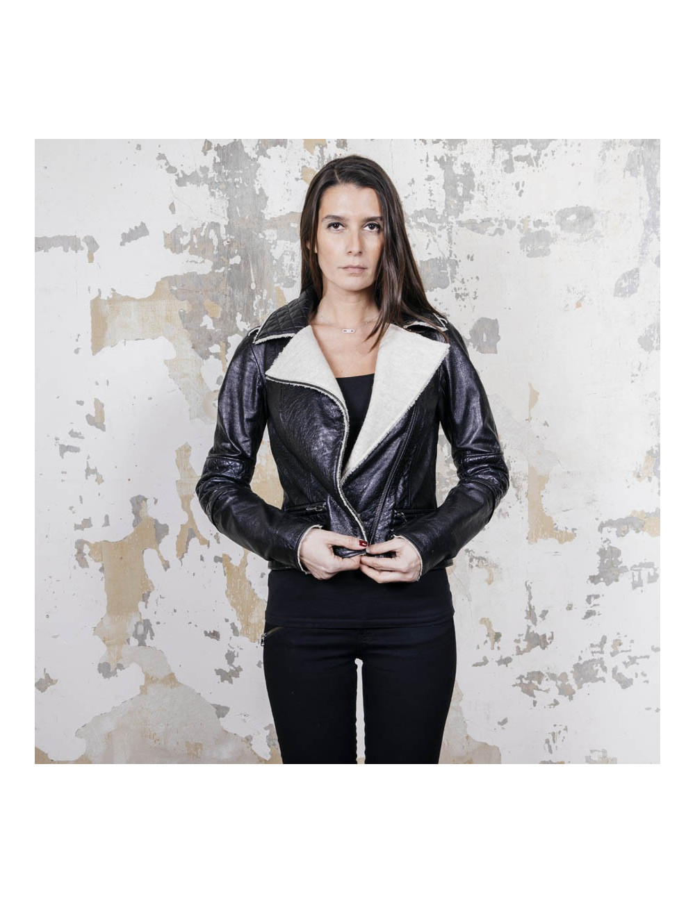 Perfecto  t 34 CHANEL cuir noir