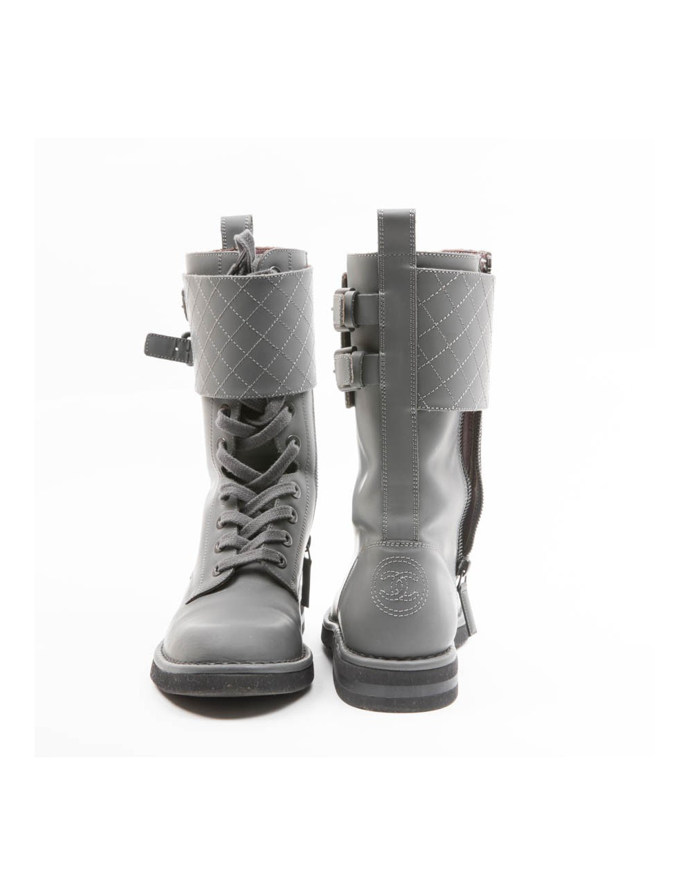 Boots T 37 CHANEL cuir lisse gris mat