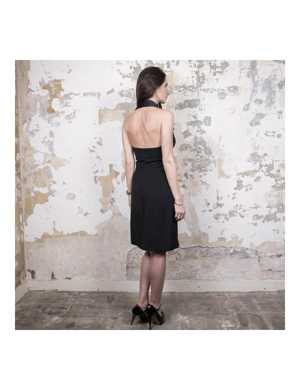 Robe YVES SAINT LAURENT T 38 FR en laine noire dos nu et col de veste