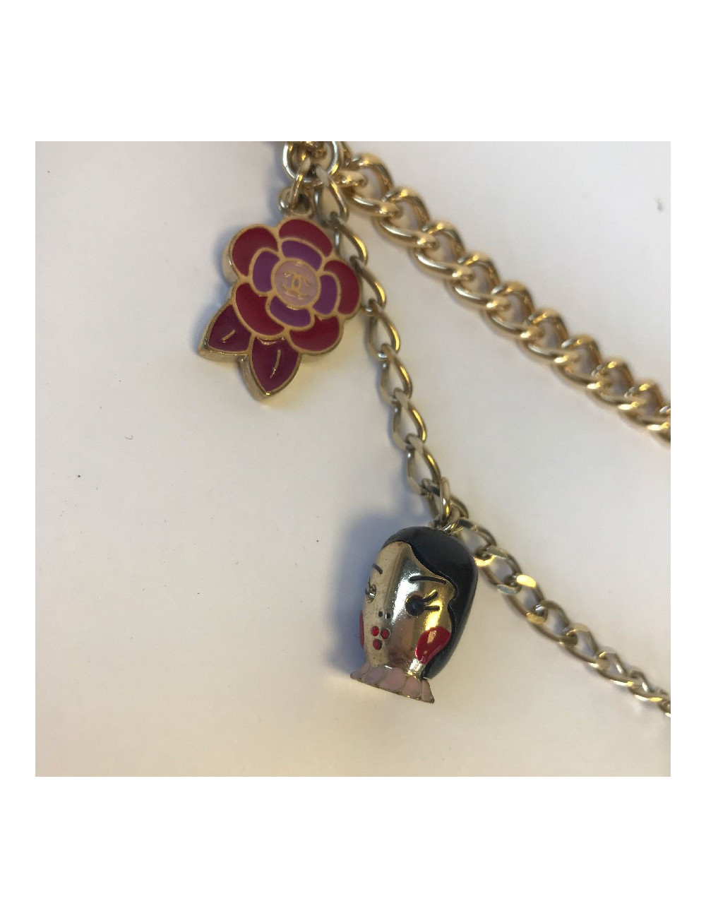 CHANEL "Paris-Shanghai"long necklace belt in gilt metal and charms