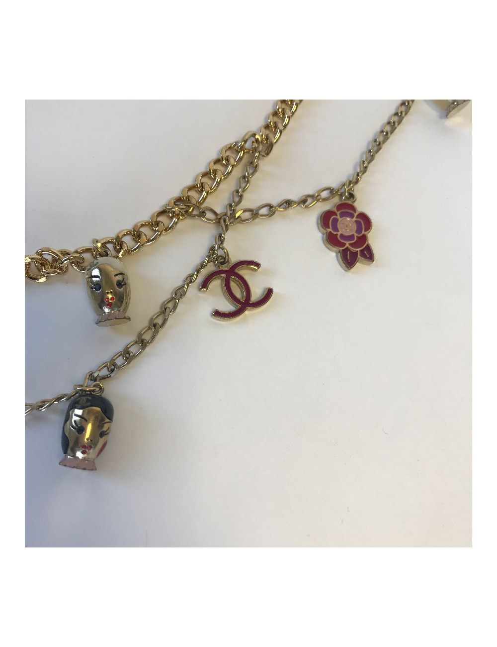 CHANEL "Paris-Shanghai"long necklace belt in gilt metal and charms