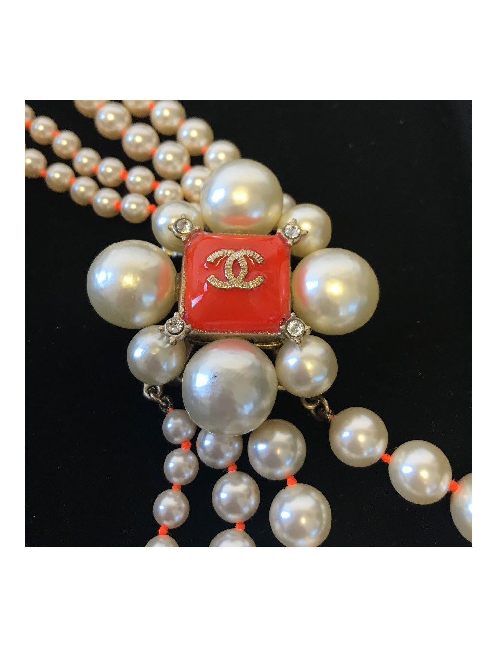 Sautoir CHANEL 4 rangs perles nacrées et orange