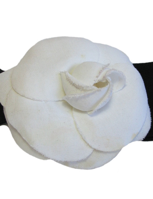 Broche noeud camélia CHANEL noir et blanc