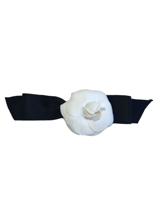 Broche noeud camélia CHANEL noir et blanc