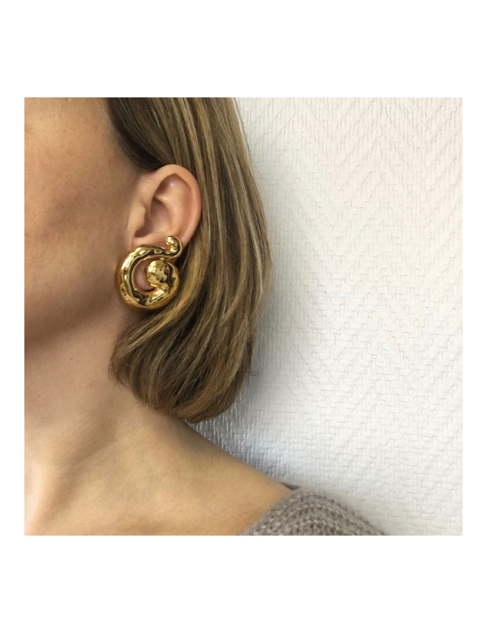 YSL YVES SAINT LAURENT vintage clip-on earrings in gilded metal