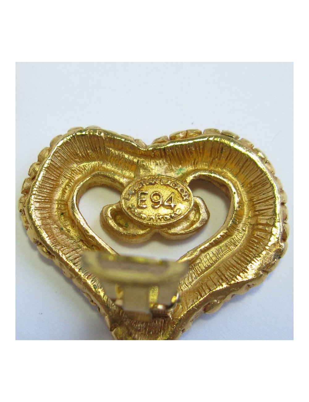 Boucles d'oreille clips CHRISTIAN LACROIX coeur vintage en métal doré