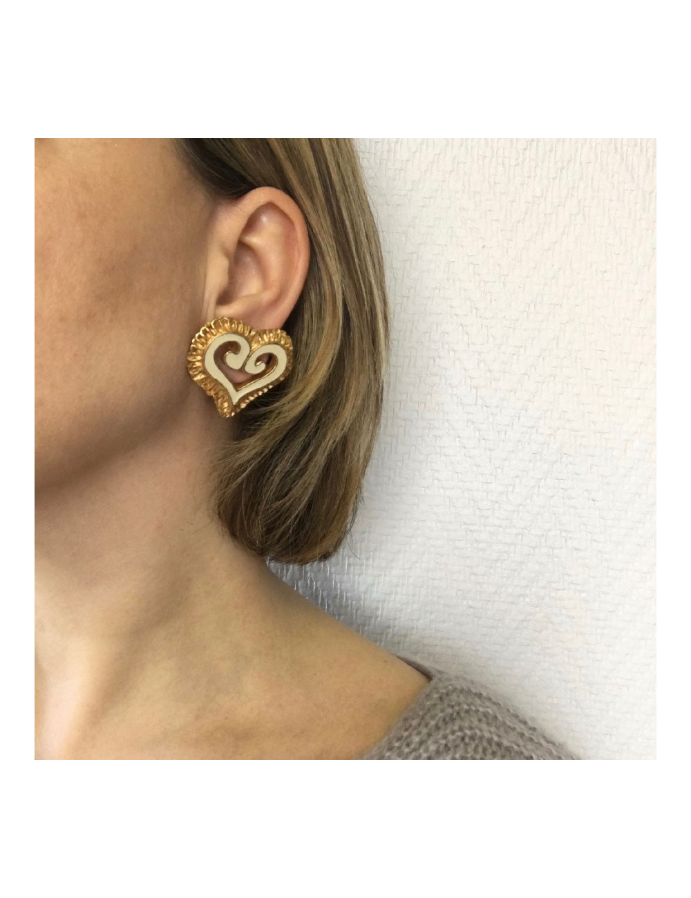 Boucles d'oreille clips CHRISTIAN LACROIX coeur vintage en métal doré