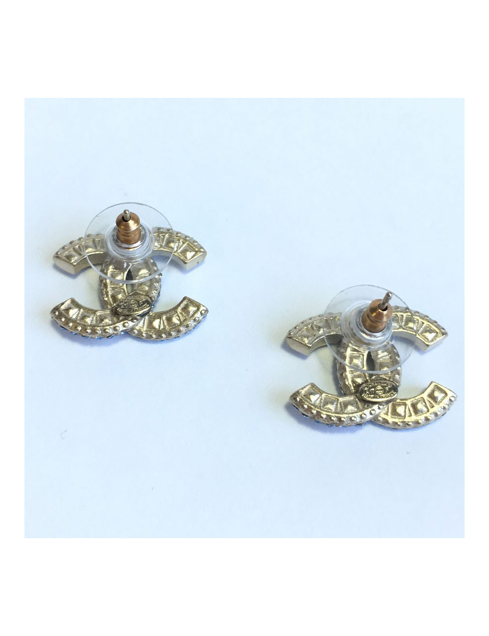 Boucles d'oreille clous CHANEL double C strass