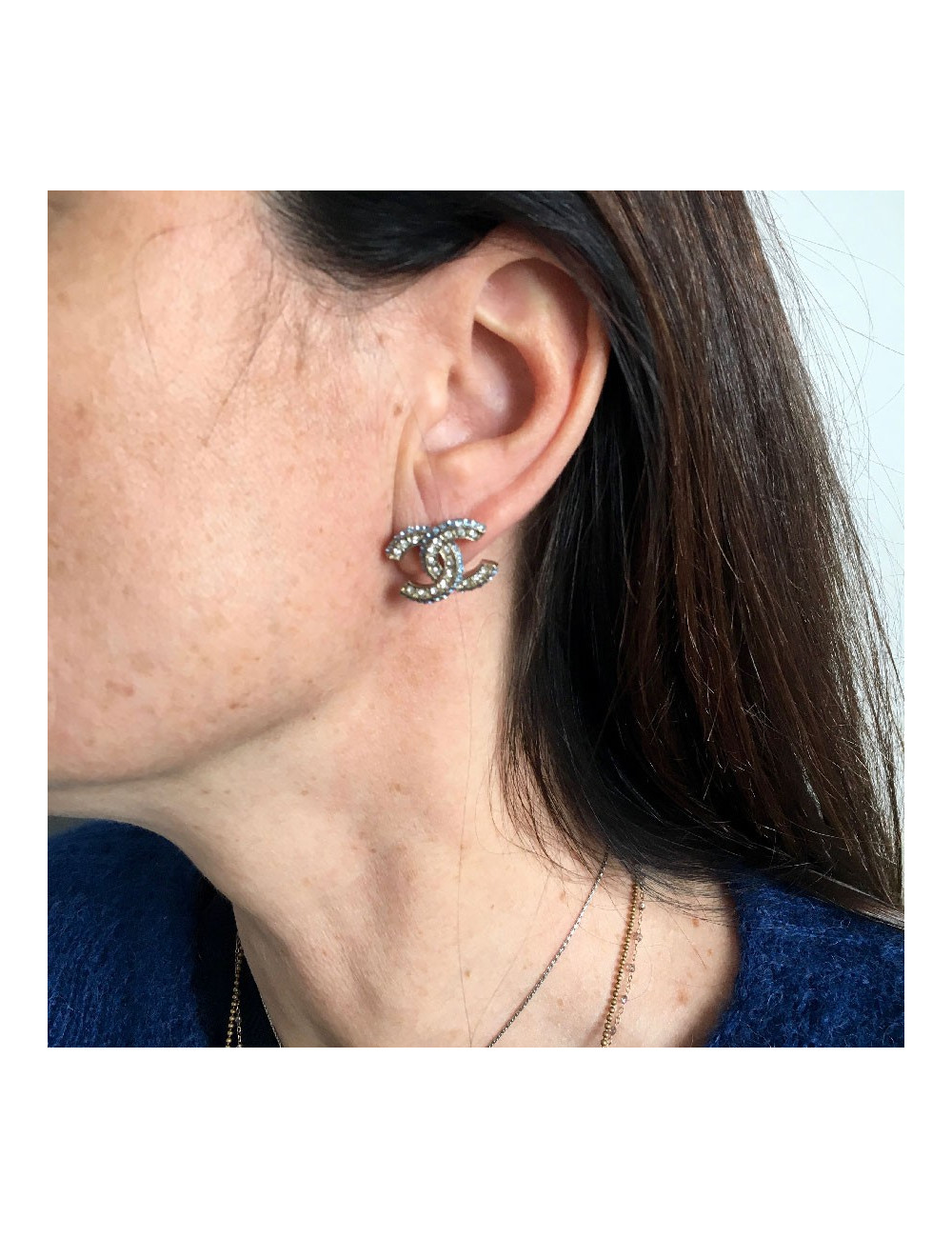 CHANEL CC stud earrings in matte pale gold metal and Rhinestones