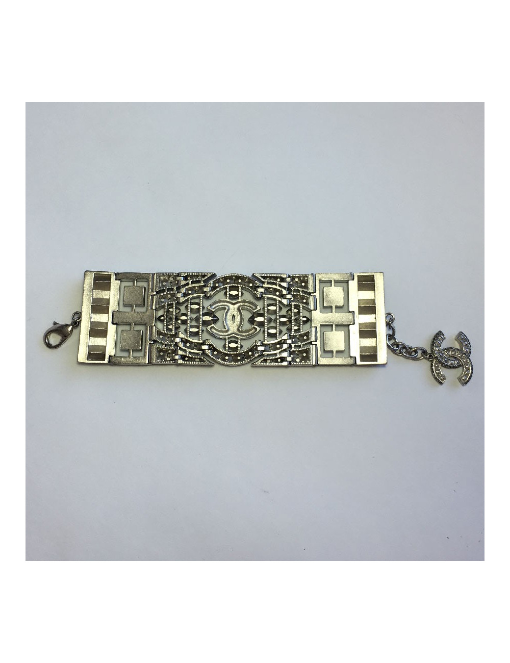 Manchette CHANEL Couture en métal argenté et strass E.S 