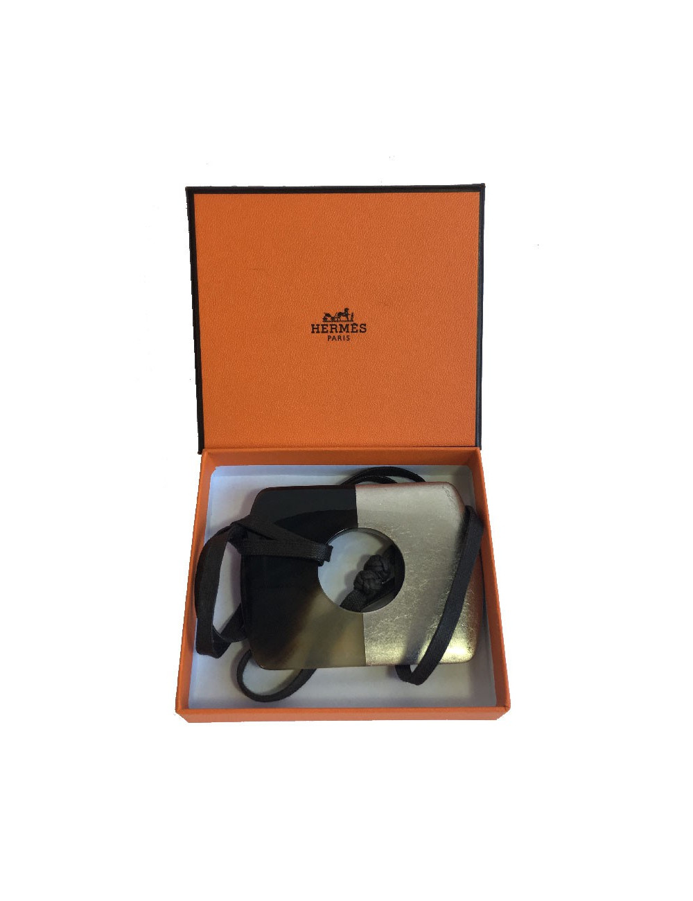 E.S Pendentif Isthme HERMES en corne et feuille d'or bronze doré