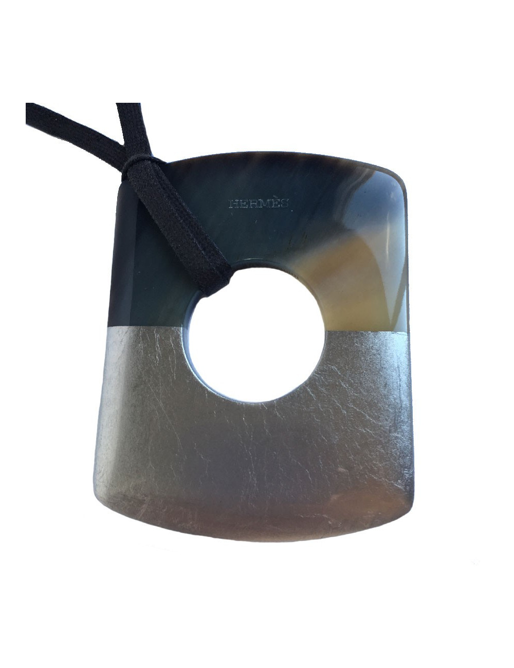 E.S Pendentif Isthme HERMES en corne et feuille d'or bronze doré