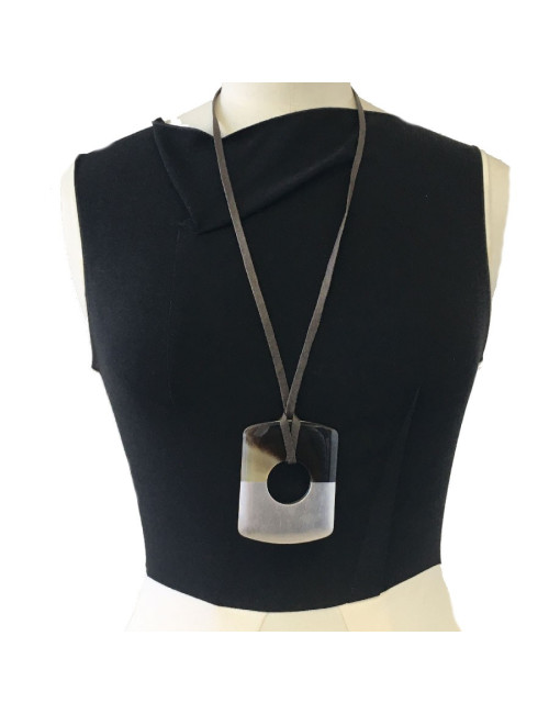 Pendentif Isthme HERMES en corne et feuille d'or bronze doré