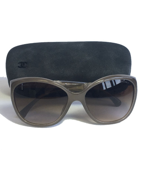 Lunettes de soleil CHANEL avec brillants sur les branches