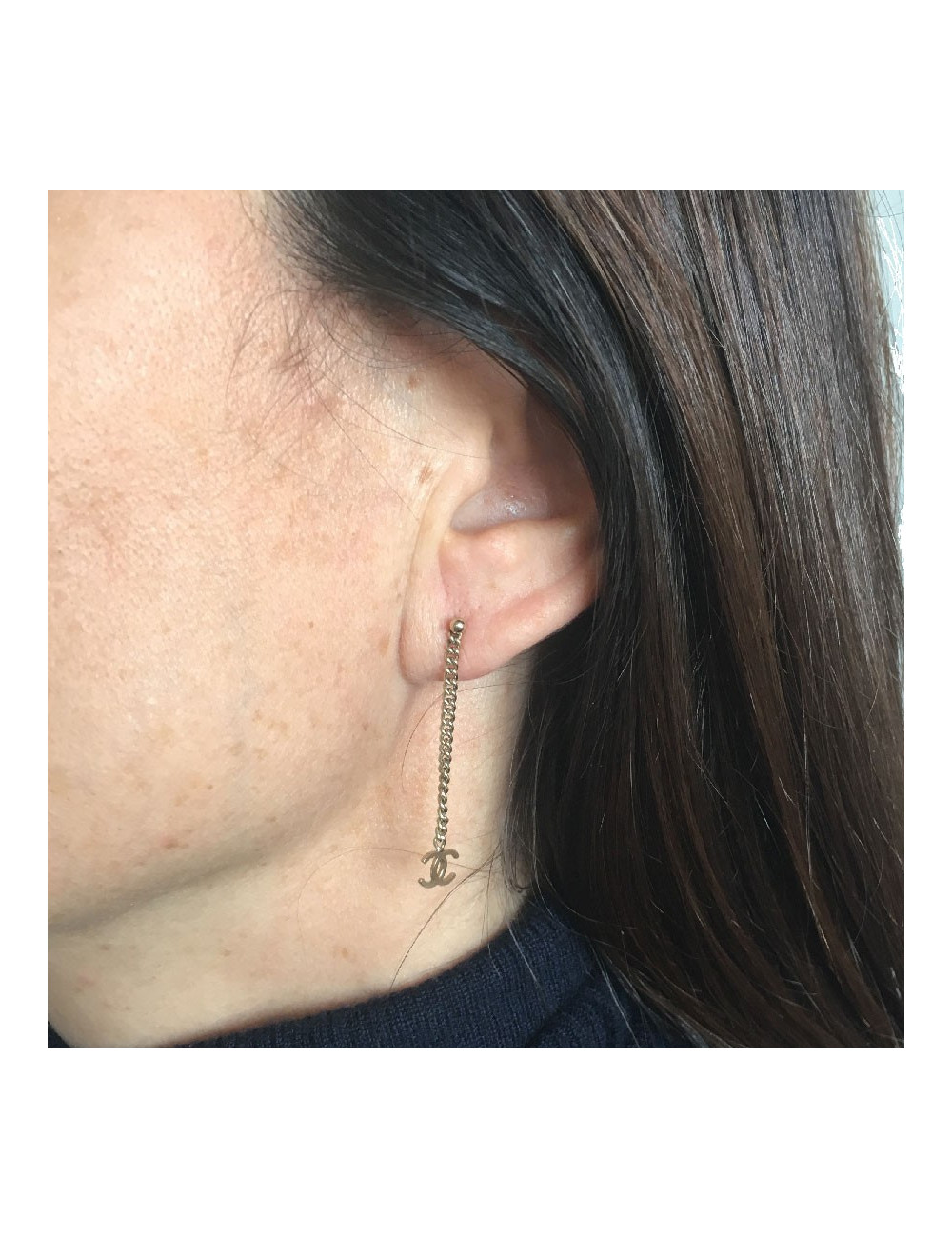 Boucles d'oreille clous CHANEL Pendantes en métal doré