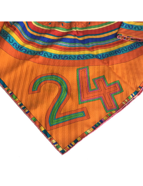 Carré HERMES 'Tohu Bohu' en soie orange et fond multicolore
