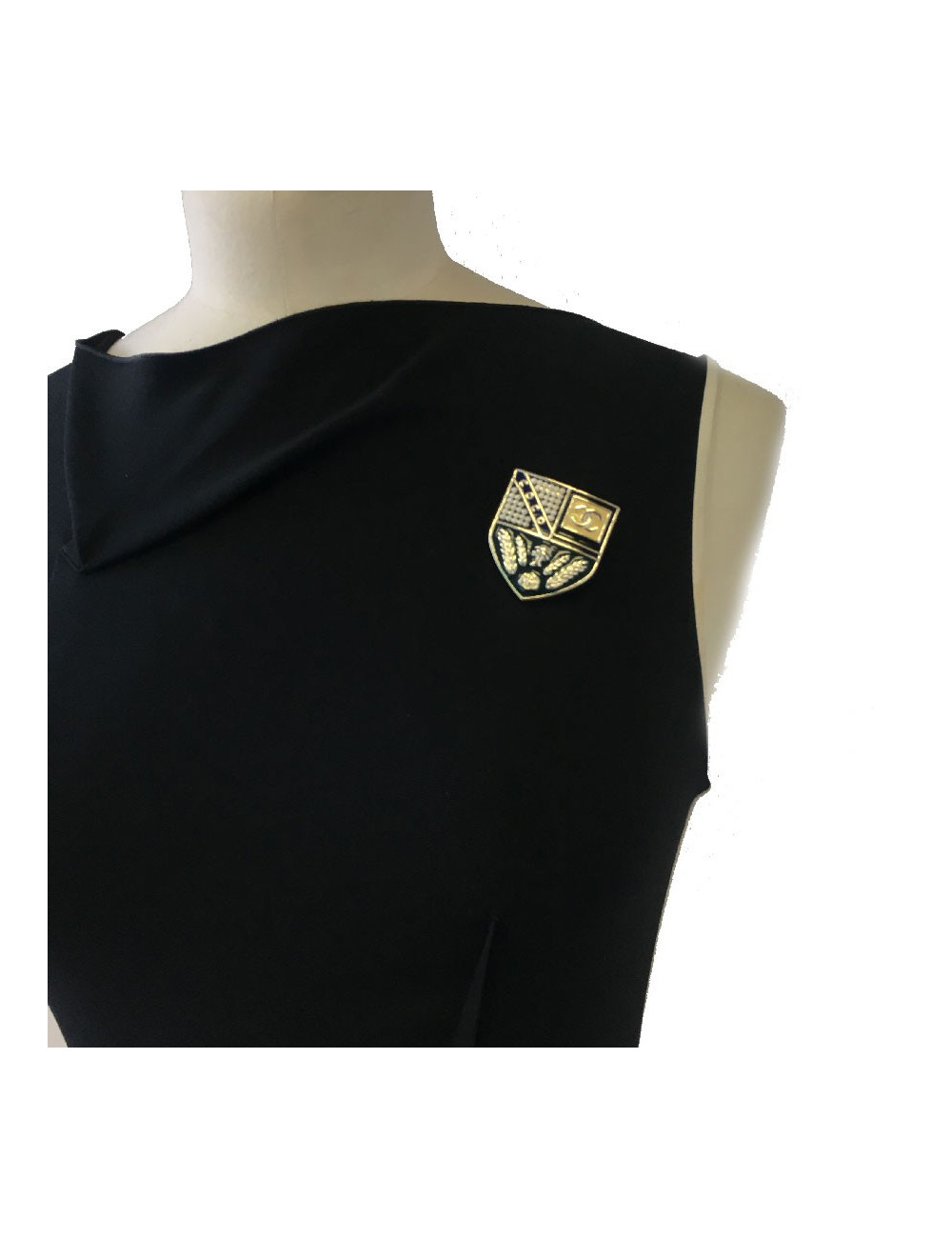 CHANEL escutcheon brooch in pale gilded metal, pearls and colored resin