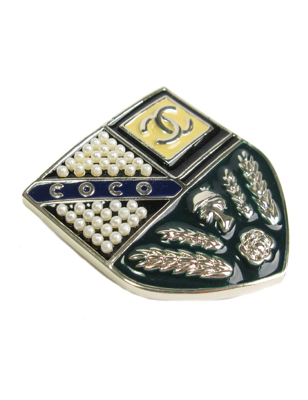 CHANEL escutcheon brooch in pale gilded metal, pearls and colored resin