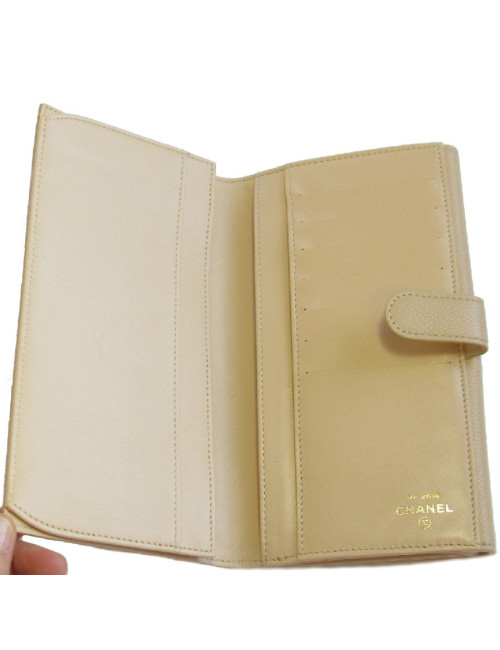 Portefeuille CHANEL en cuir grainé beige