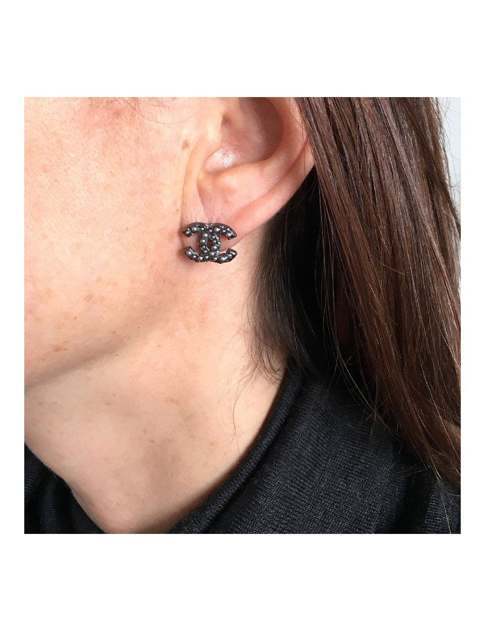 Boucles d'oreille Clous CHANEL ruthénium et perles grises