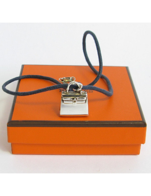 Collier cordon HERMES avec pendentif sac Kelly en argent